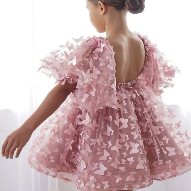 Robe dos nu rose à manches bouffantes et papillon