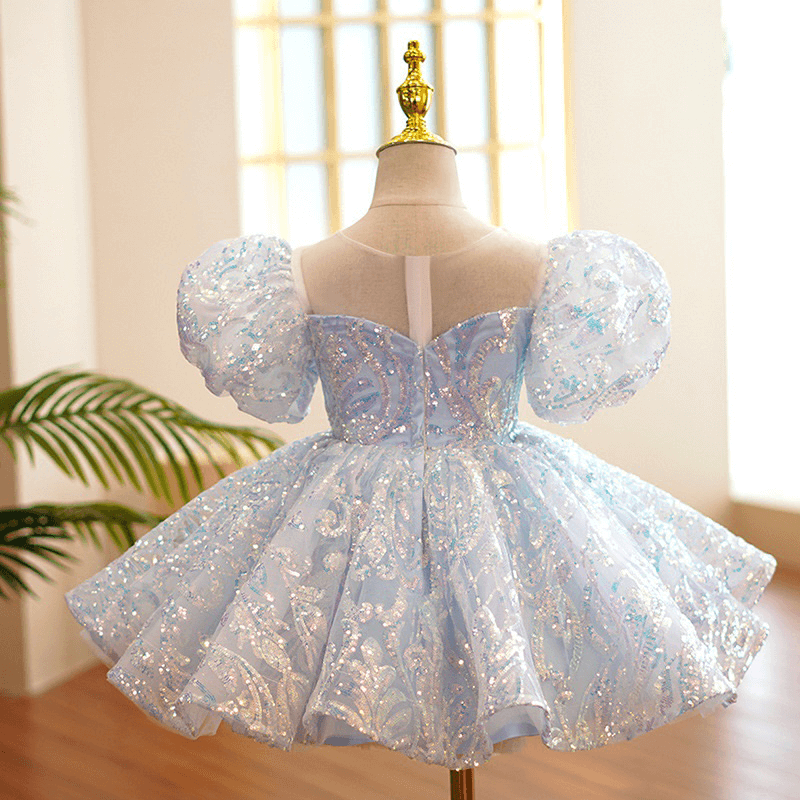 Robe princesse à paillettes et manches bouffantes