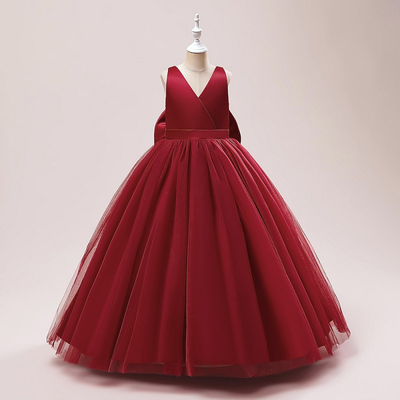 Robe rouge unie en tulle sans manches à col en V et longueur au sol