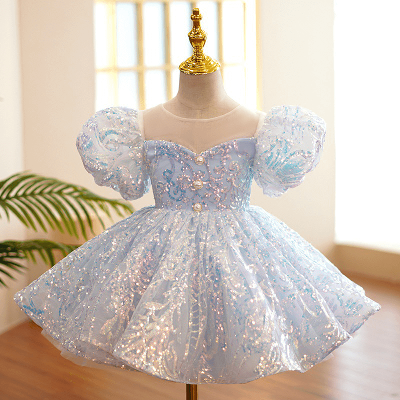 Robe princesse à paillettes et manches bouffantes