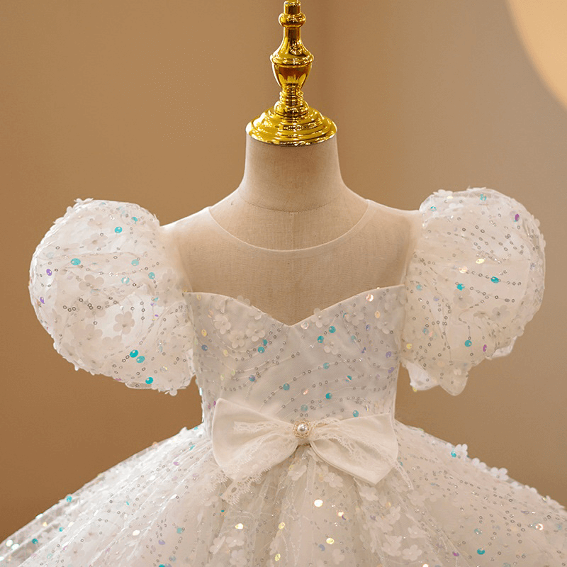 Robe princesse à paillettes et manches bouffantes