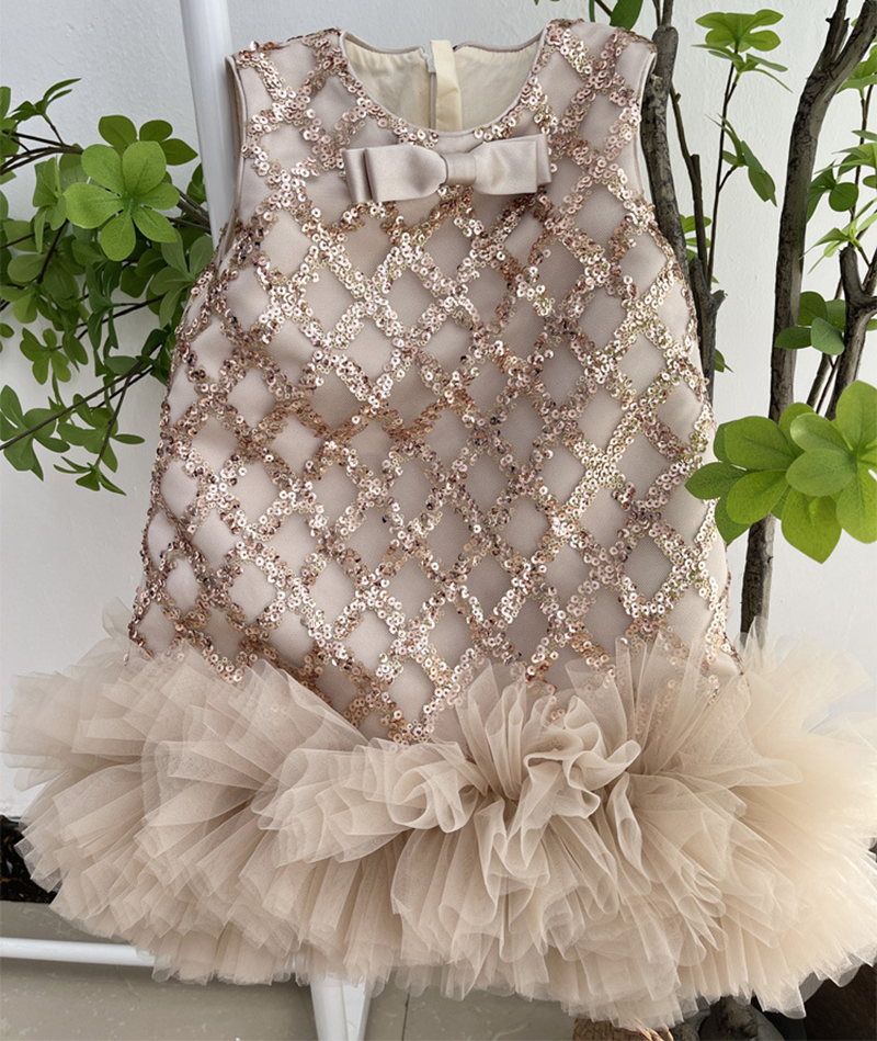 Robe sans manches en tulle à paillettes dorées