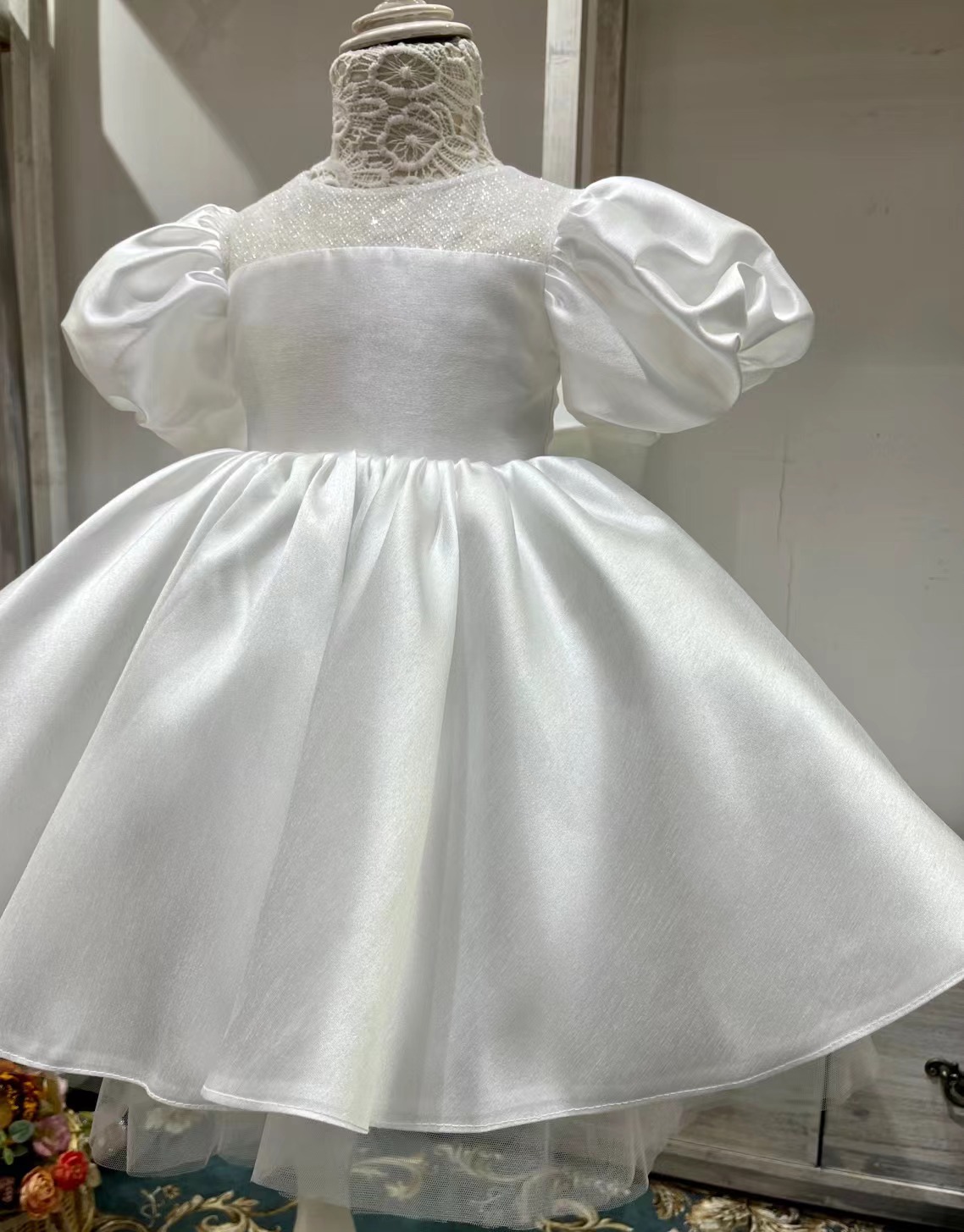 Robe fille à paillettes et grandes bouffées