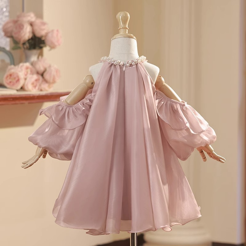 Robe rose scintillante à col en perles et col licou