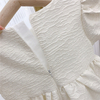 Robe bouffante blanche en relief