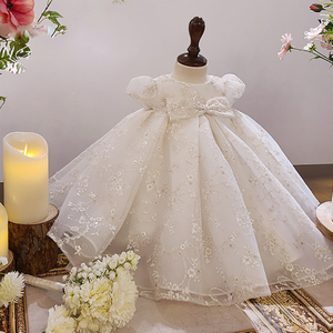 Robe de luxe en tulle brodée de fleurs