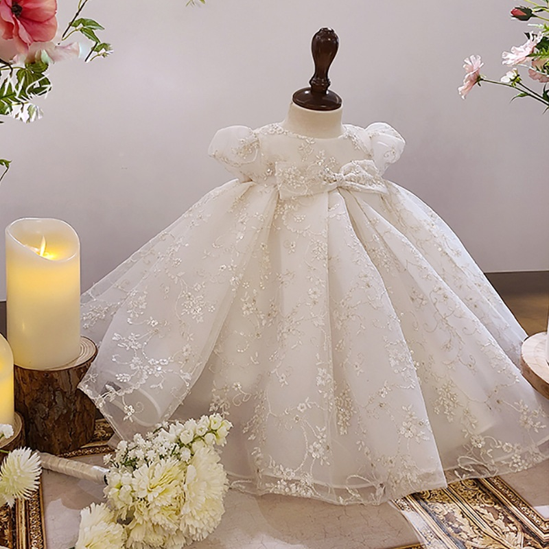 Robe de luxe en tulle brodée de fleurs