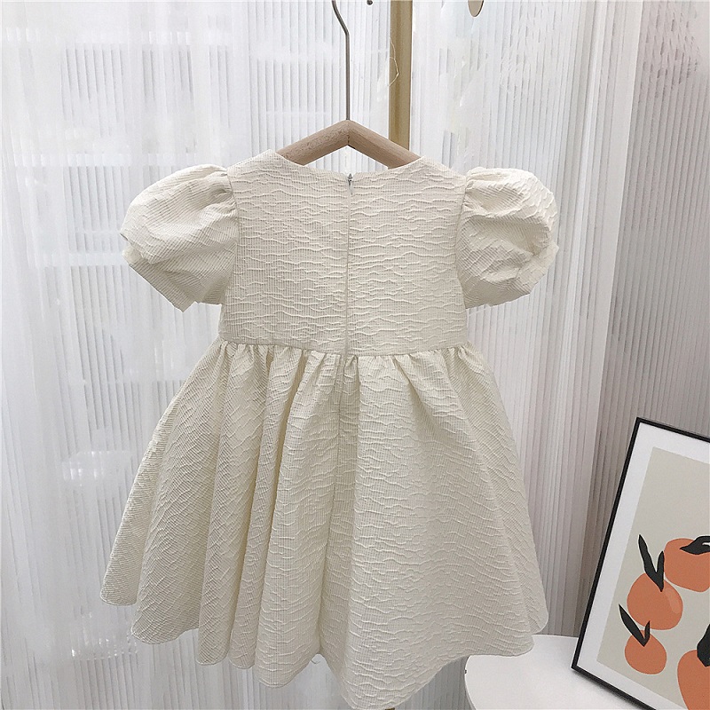 Robe bouffante blanche en relief pour fille