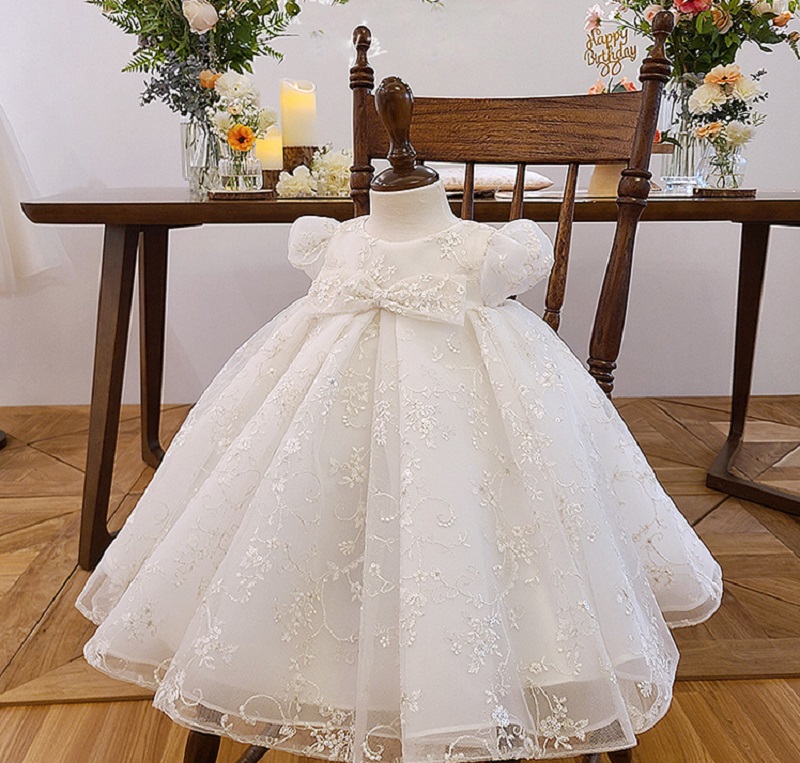 Robe de luxe en tulle brodée de fleurs